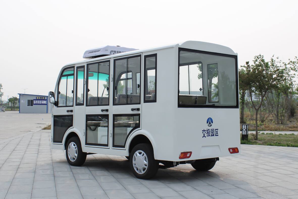 8座封闭式观光车